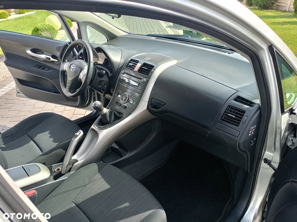 Toyota Auris 1.6 VVT-i Executive - 19