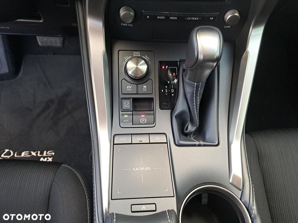 Lexus NX 300h Business Edition AWD - 15