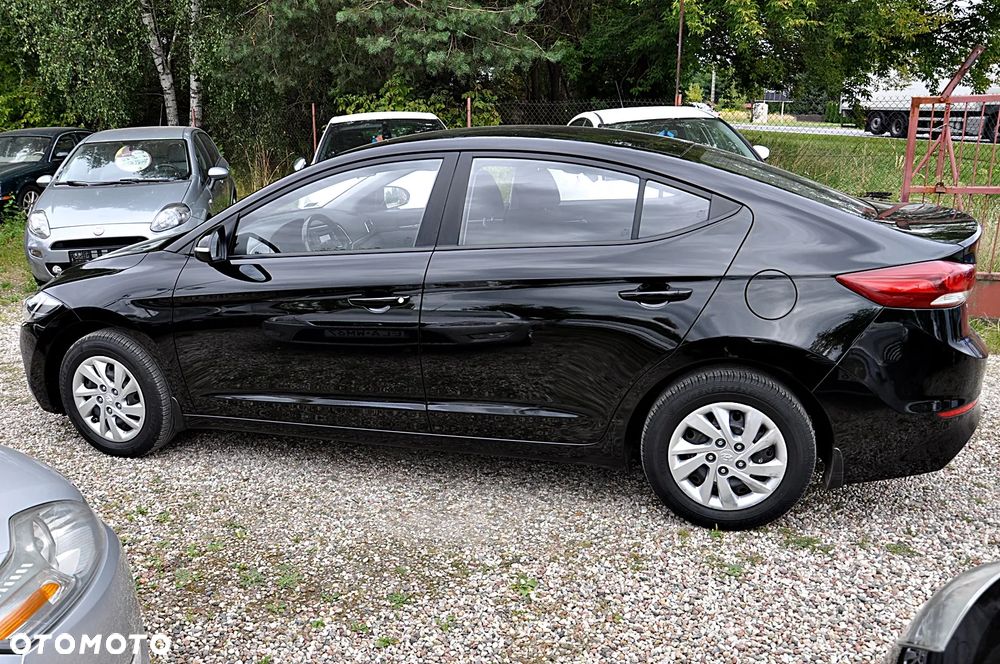 Hyundai Elantra 1.6 Comfort - 9