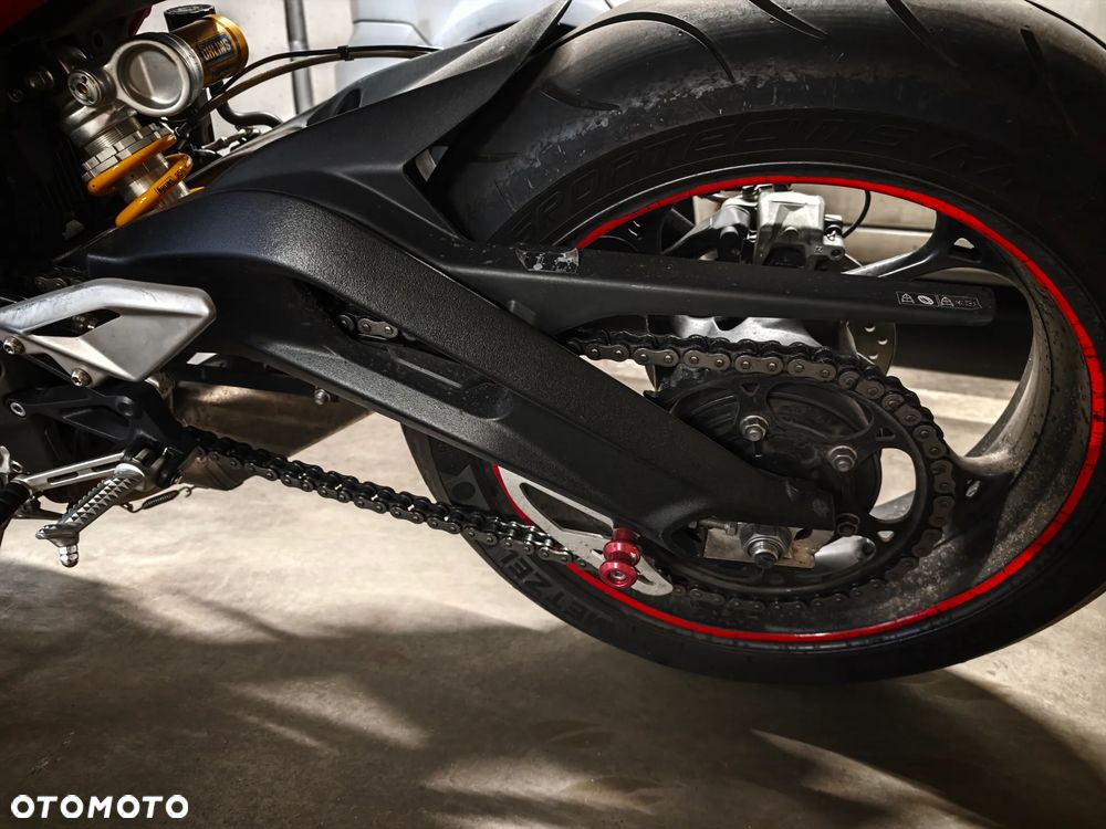 Triumph Street Triple - 10