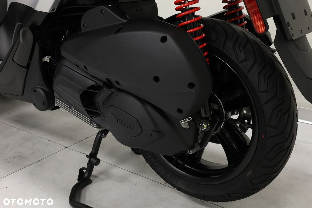 Piaggio MP-3 - 33