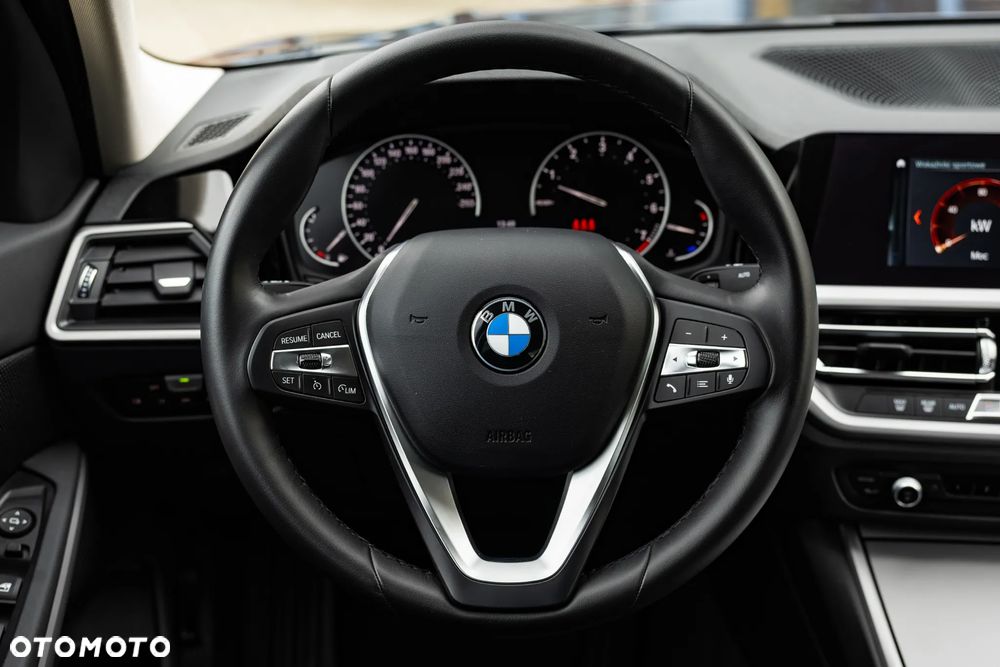 BMW Seria 3 320i - 25