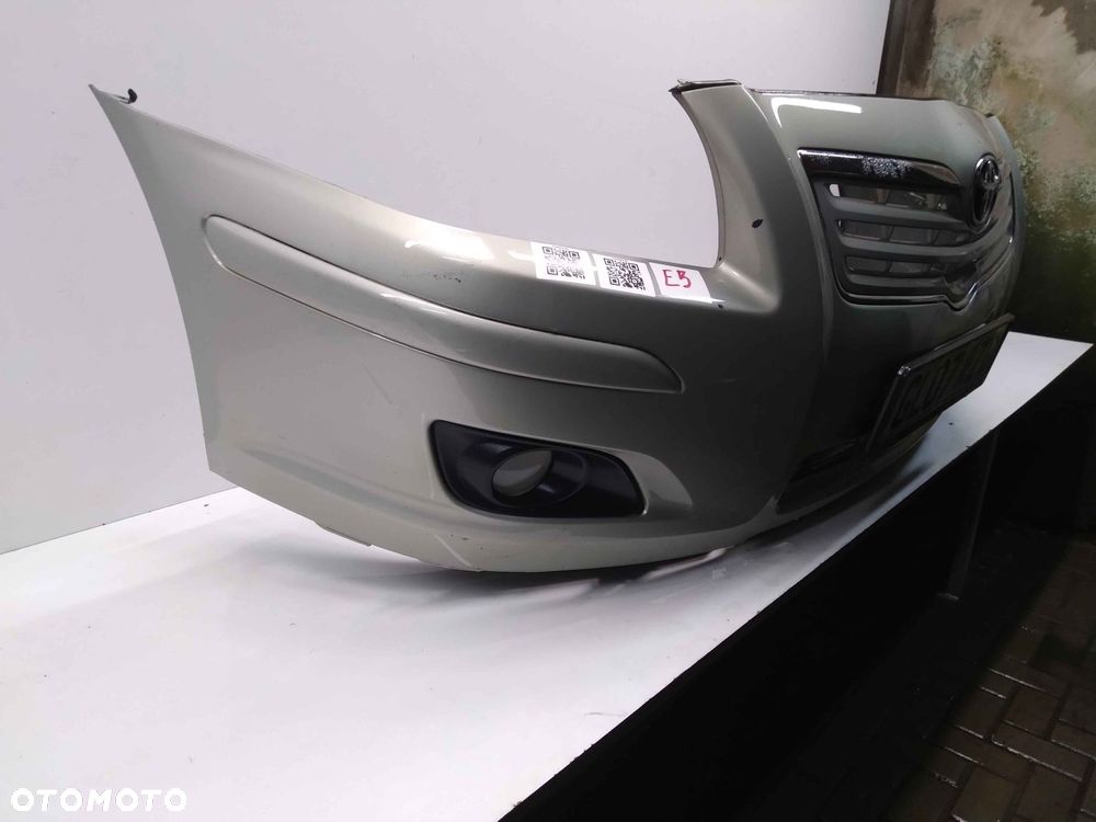 } ZDERZAK PRZÓD PRZEDNI TOYOTA AVENSIS T25 LIFT FL 6T1 SZAMPAŃSKI HALOGENY - 2