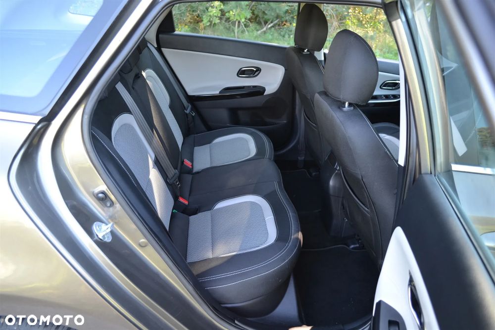 Kia Ceed 1.6 GDI ISG Platinum Edition - 17