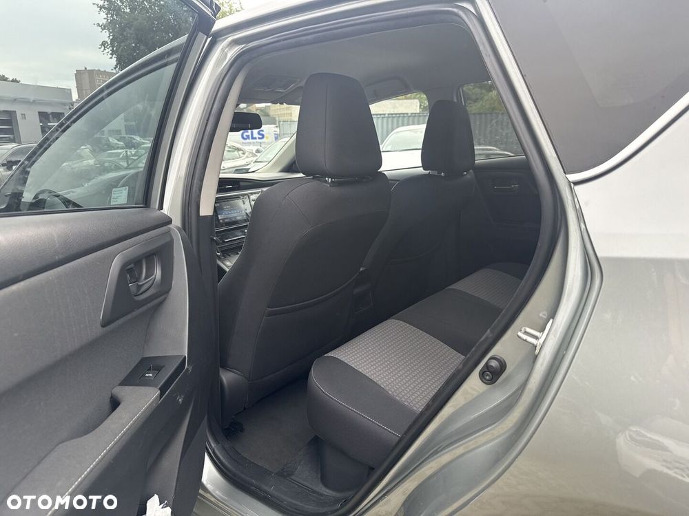 Toyota Auris - 13