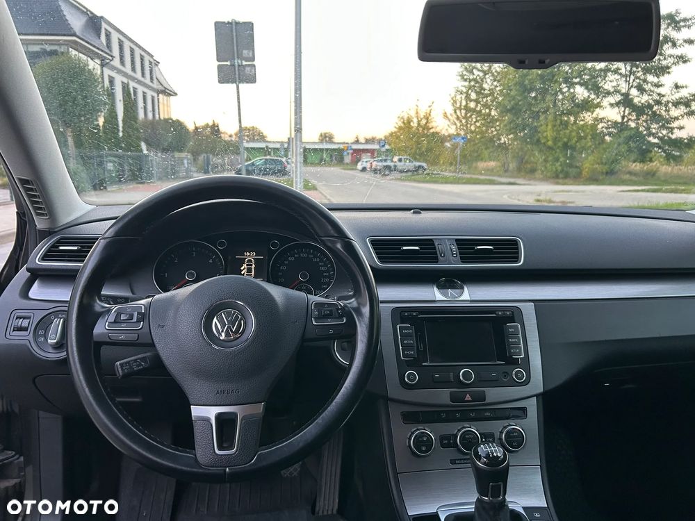 Volkswagen Passat 2.0 TDI Highline - 10