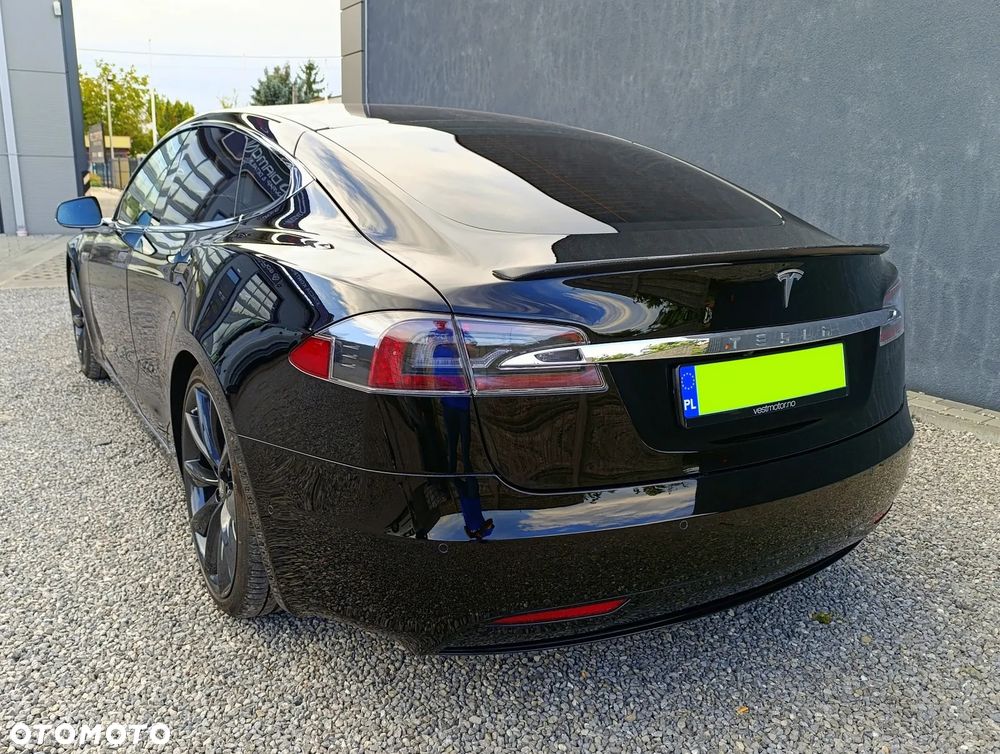 Tesla Model S - 15