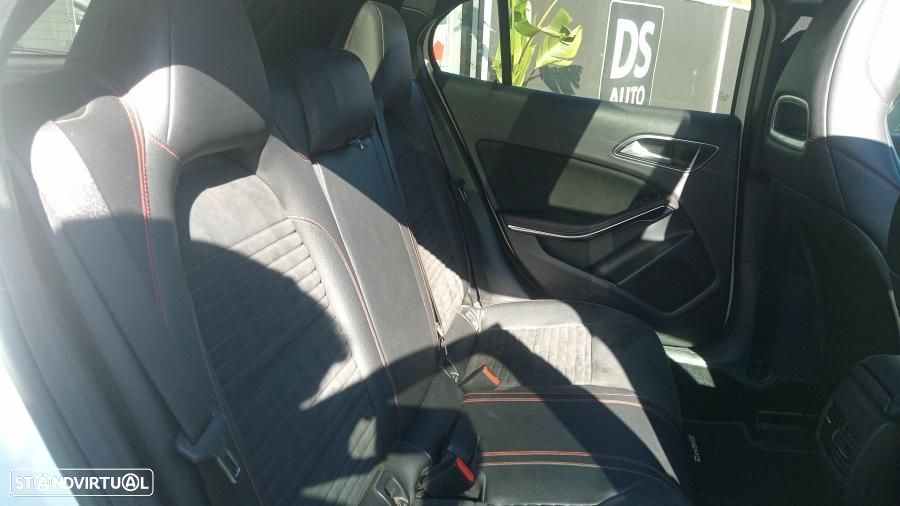 Mercedes-Benz GLA 220 CDI 4Matic 7G-DCT AMG Line - 15