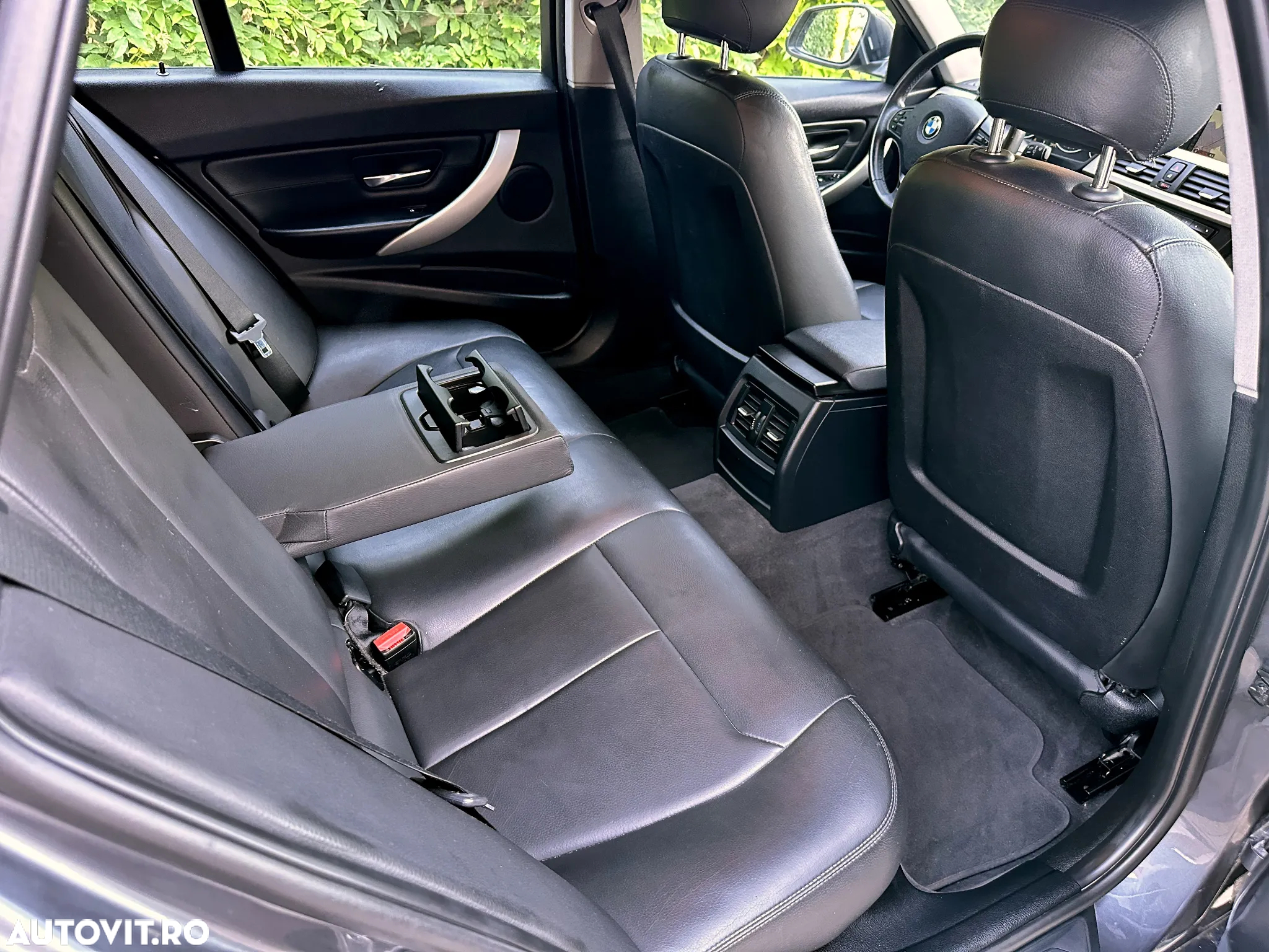 BMW Seria 3 316d Touring Advantage - 8