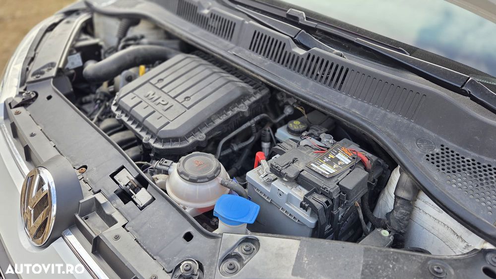 Volkswagen up! 1.0 MPI High - 15