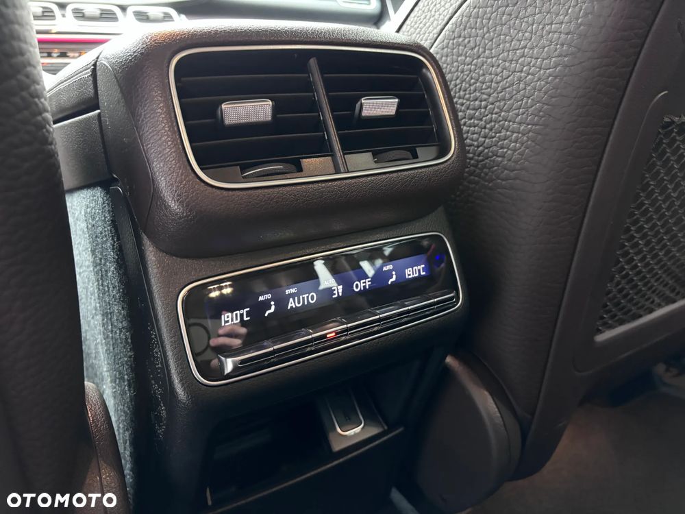 Mercedes-Benz GLS - 28