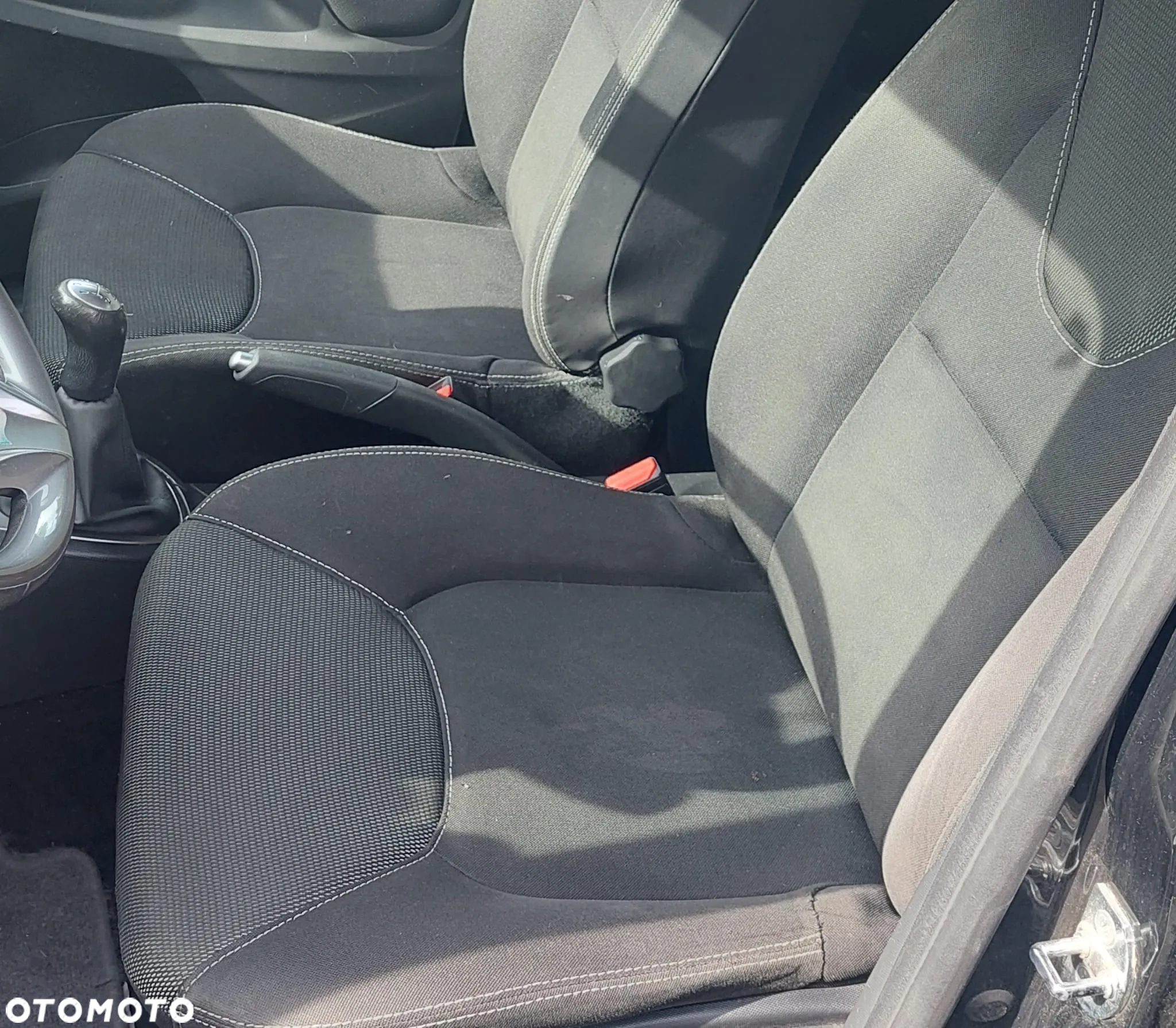 Renault Clio 1.2 16V 75 Life - 8
