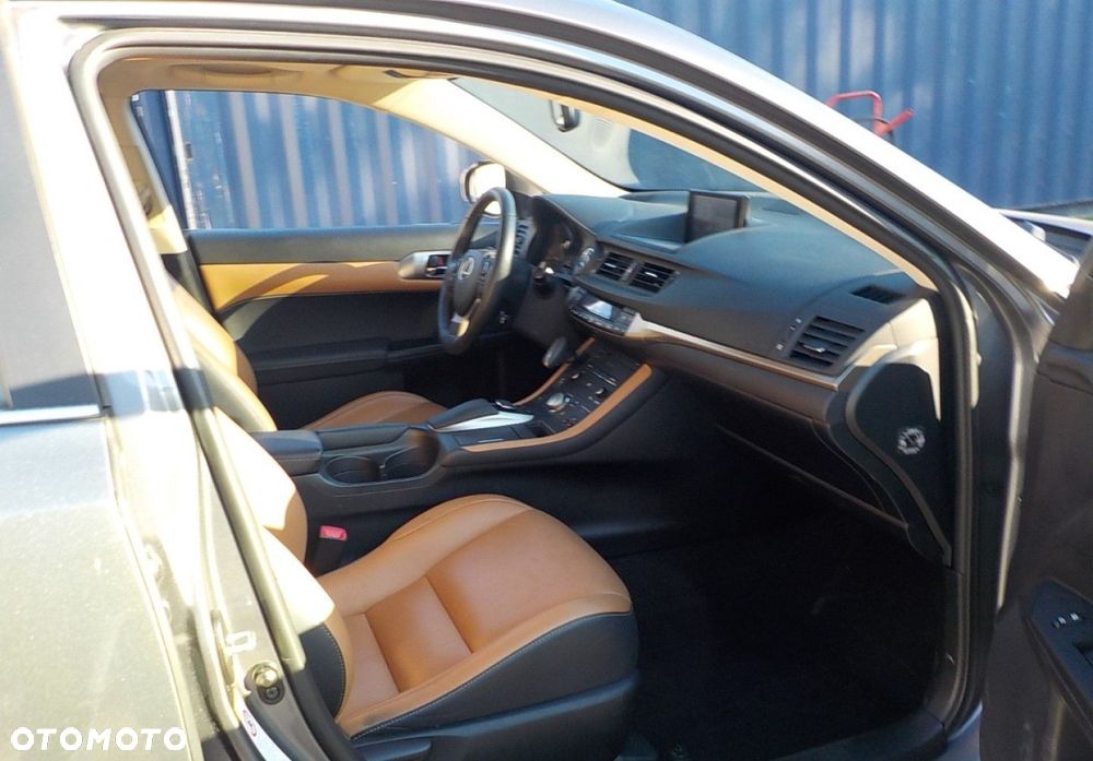 Lexus CT - 17