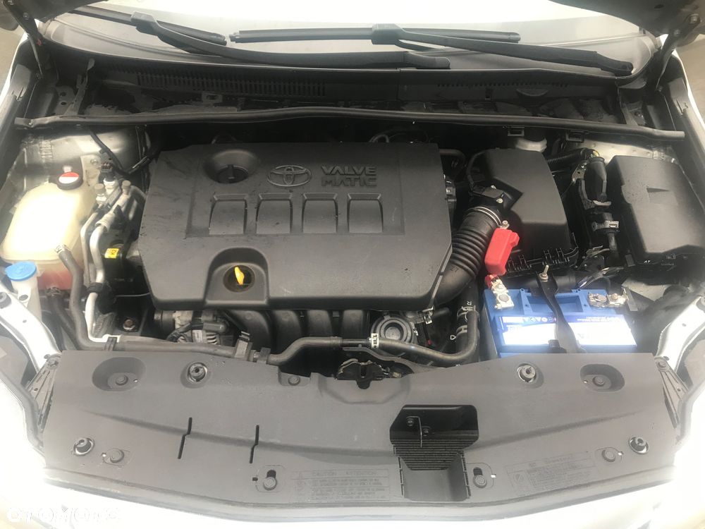 Toyota Avensis - 8