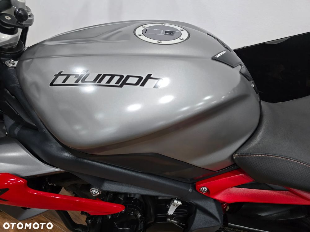 Triumph Street Triple - 10