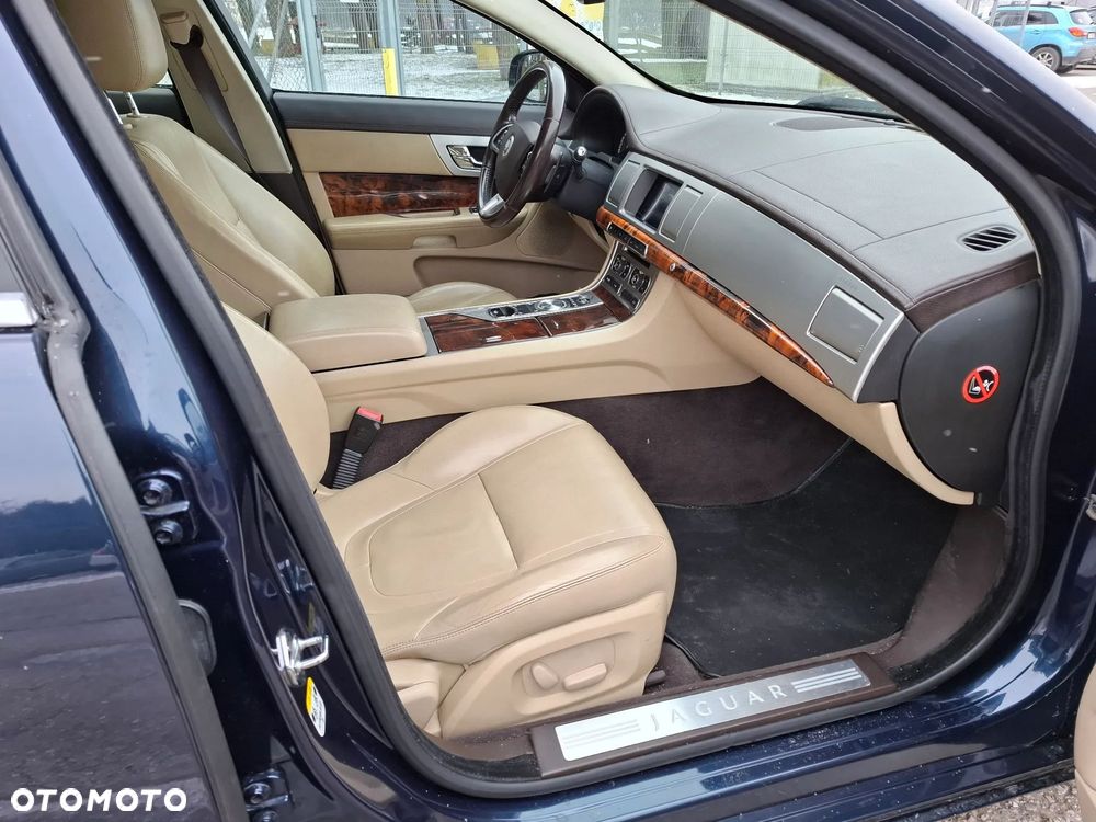 Jaguar XF 3.0 V6 D Luxury - 24