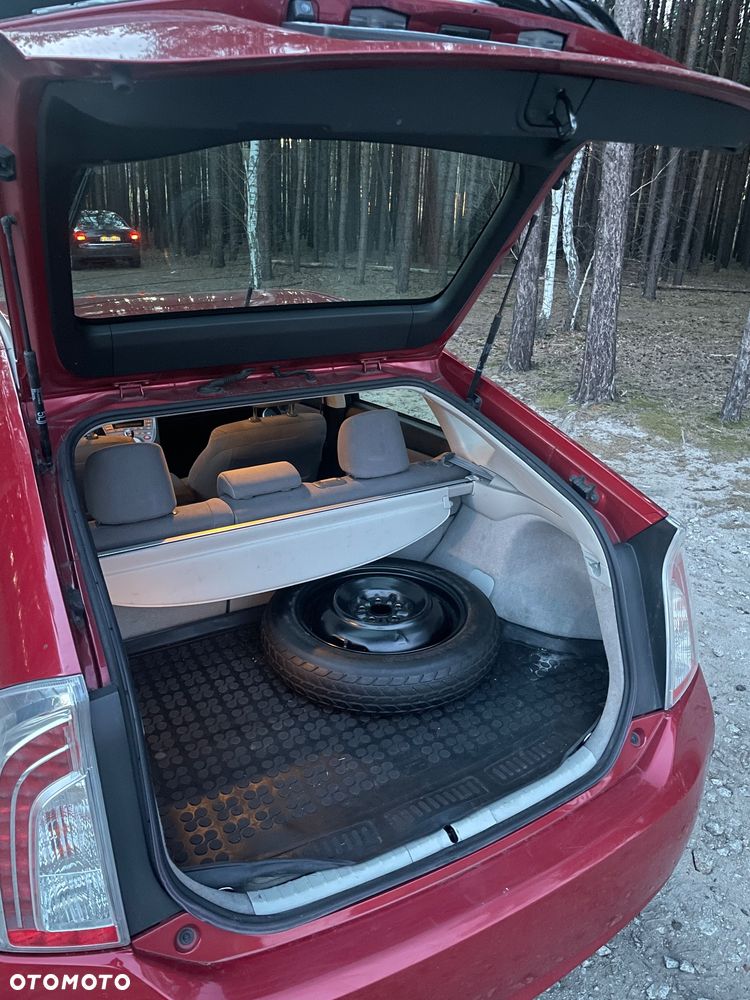 Toyota Prius (Hybrid) - 6