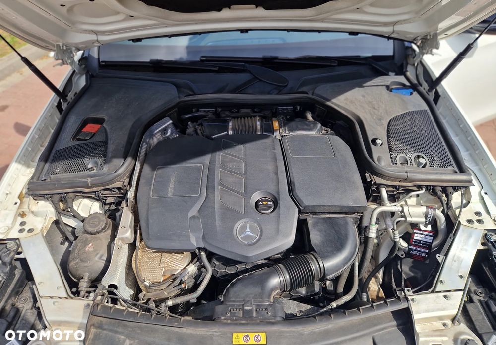 Mercedes-Benz Klasa E 220 d 4-Matic 9G-TRONIC - 25