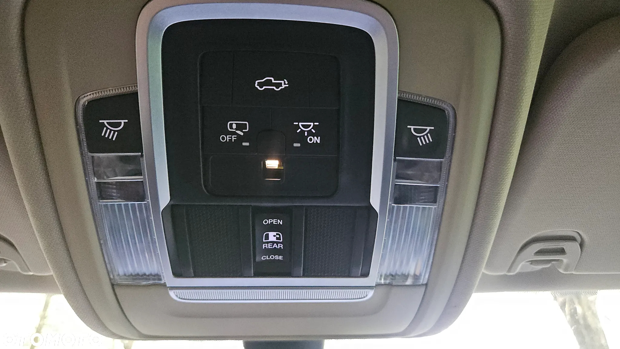 Dodge RAM 1500 5.7 4x4 - 29