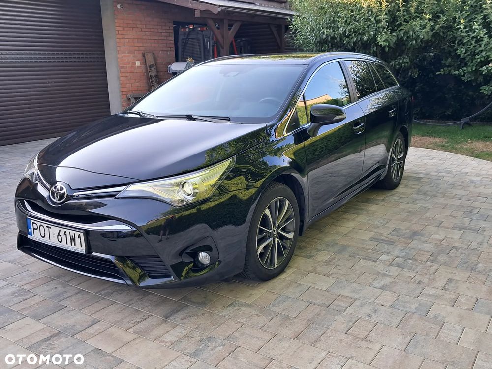 Toyota Avensis 2017 photo 2
