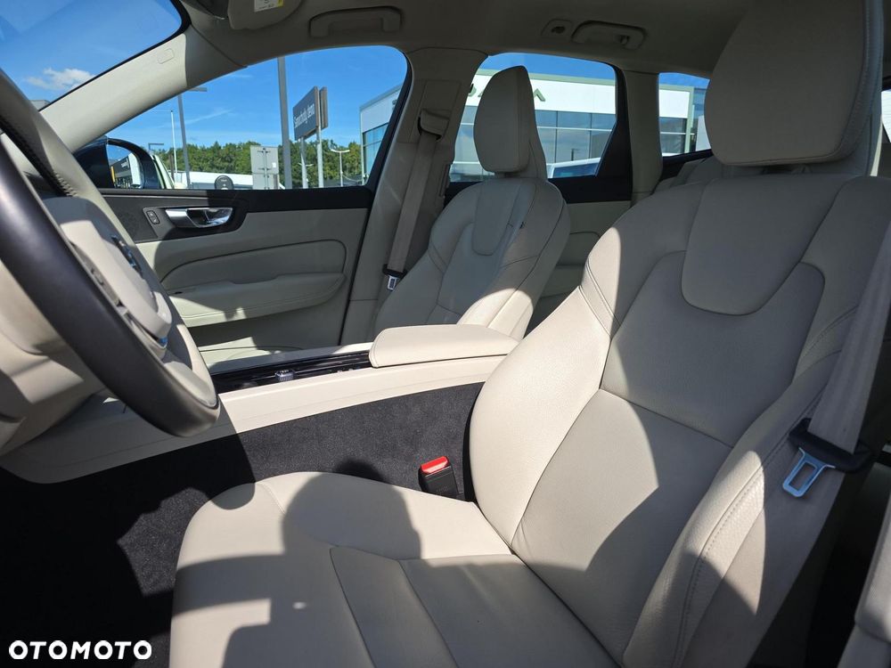 Volvo XC 60 D4 Momentum Pro - 11
