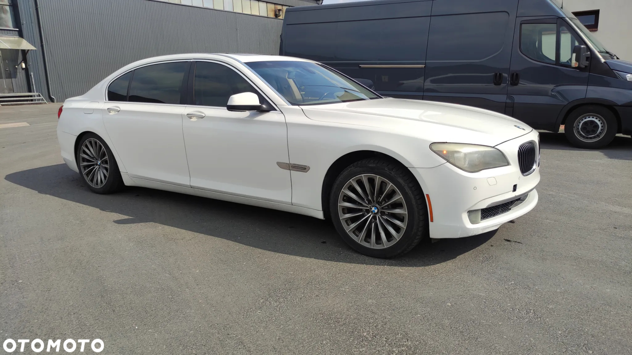 BMW Seria 7 750i L - 9