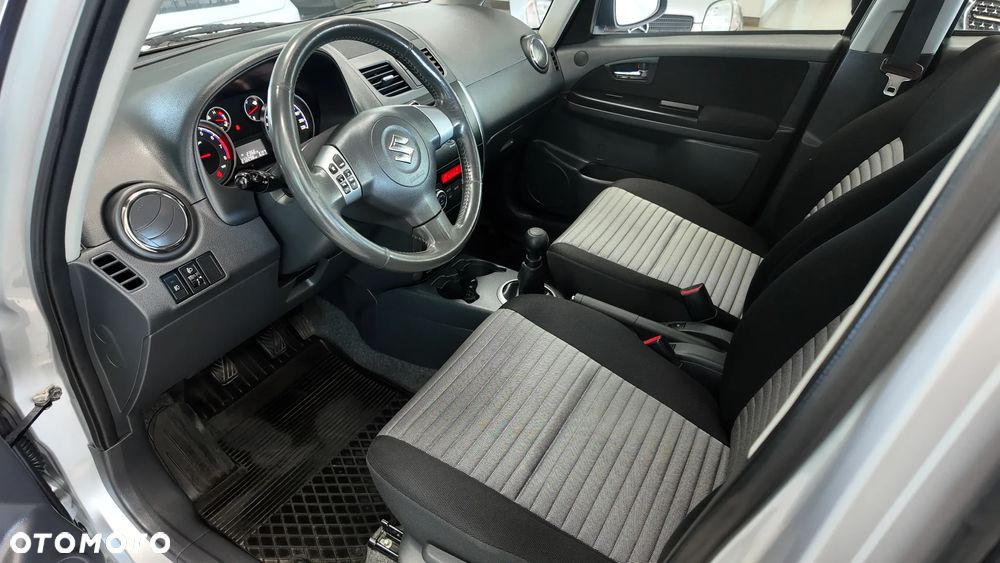 Suzuki SX4 1.6 Premium - 11