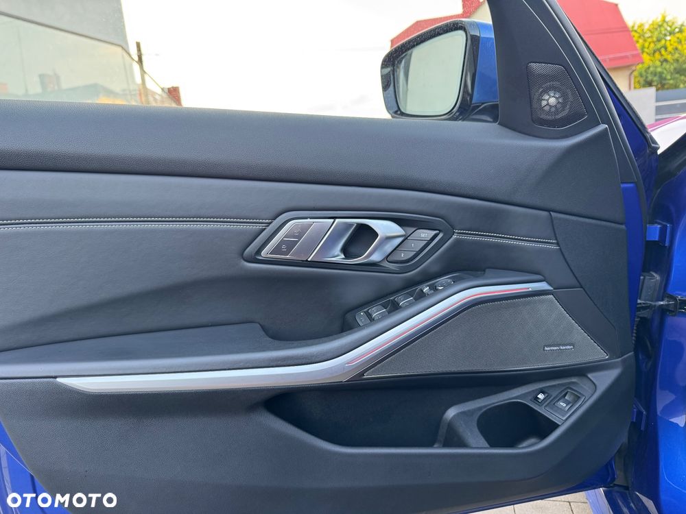 BMW Seria 3 330e M Sport - 13