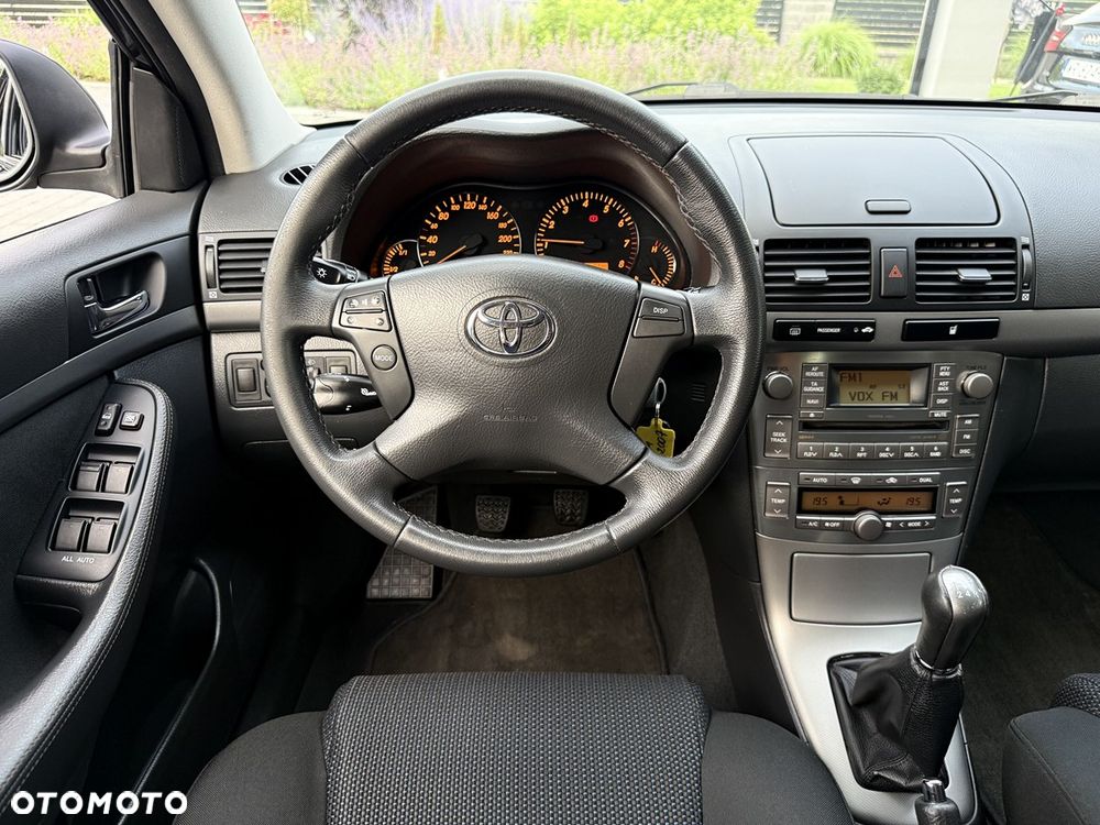 Toyota Avensis 1.8 VVT-i Combi - 21