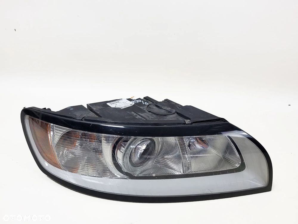 VOLVO V50 S40 LIFT 07-12 PRZEDNIA LAMPA PRAWA EU