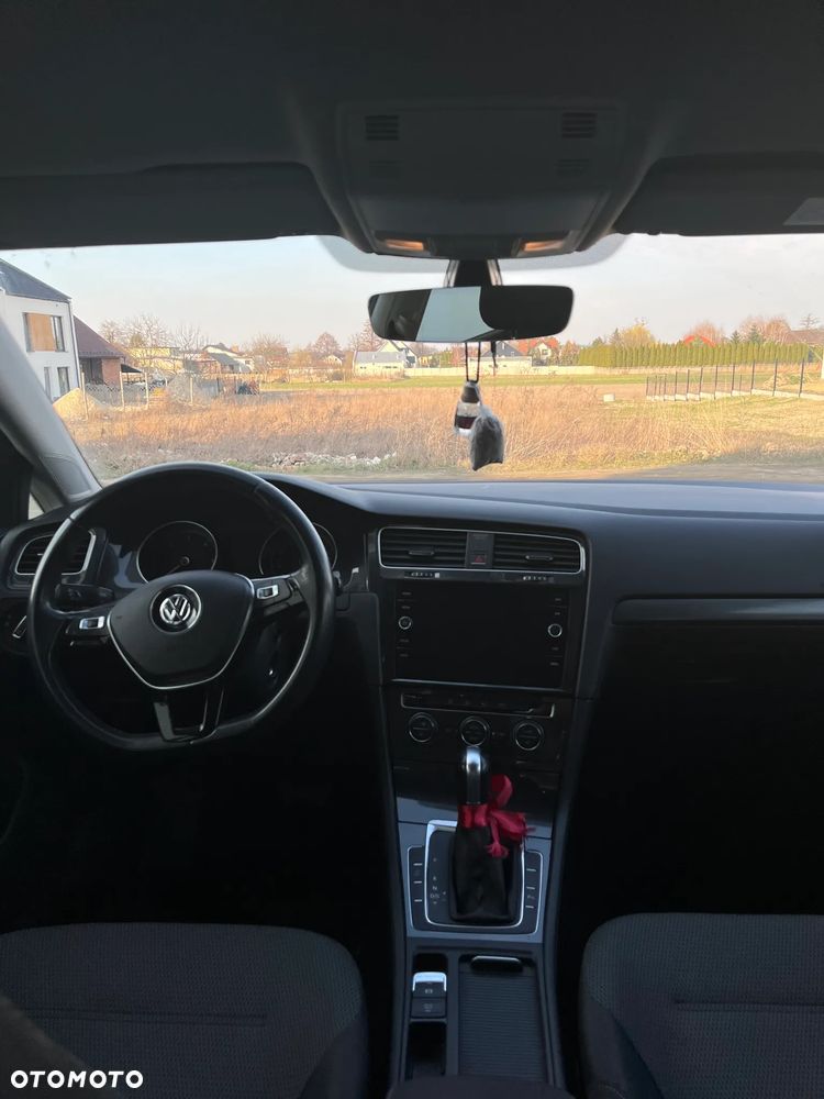 Volkswagen Golf - 6
