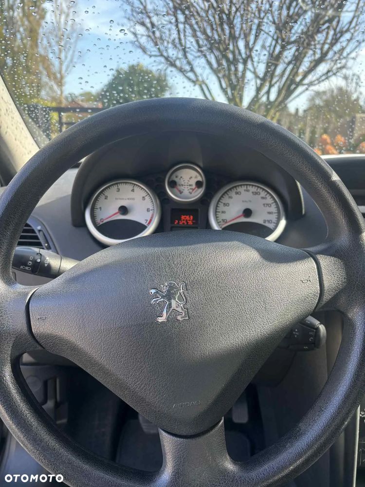 Peugeot 207 - 8