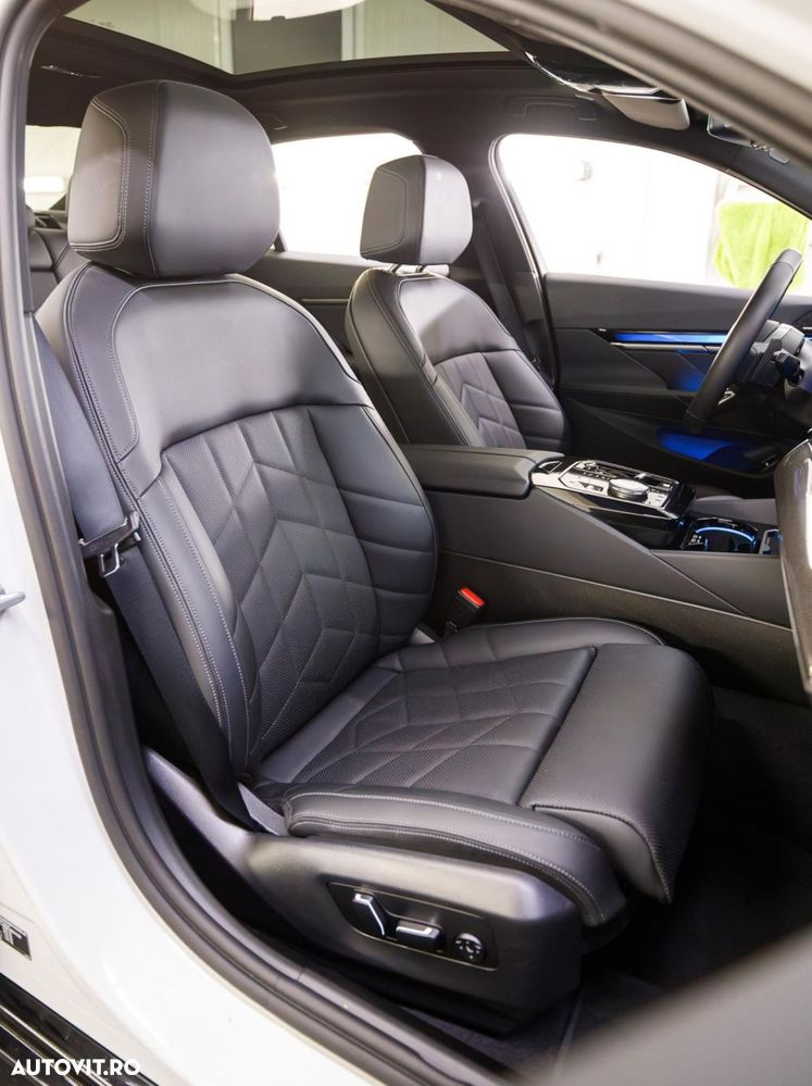 BMW 5 Series 2025 — imagine 14