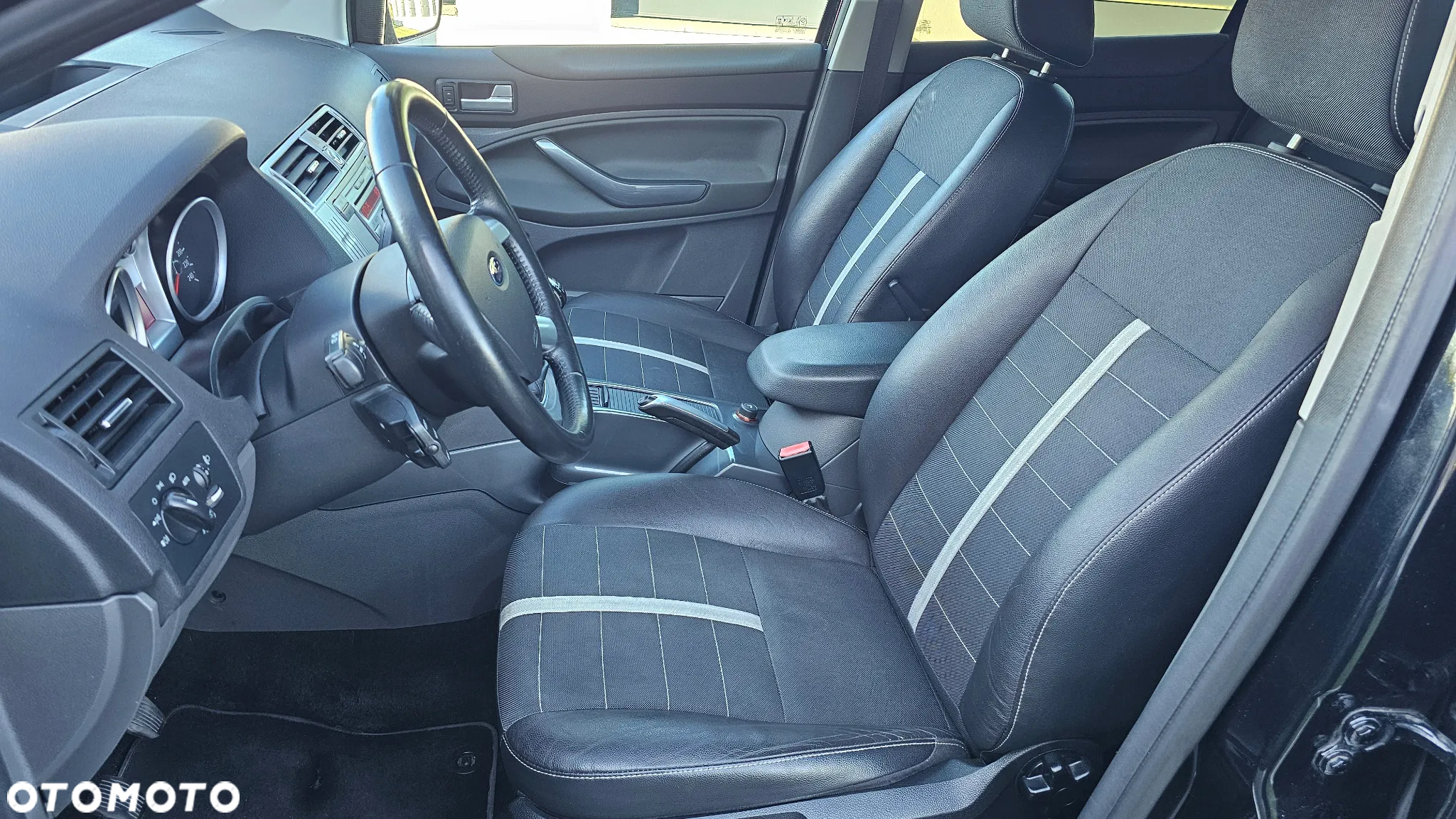 Ford Kuga 2.0 TDCi 2x4 Individual - 7