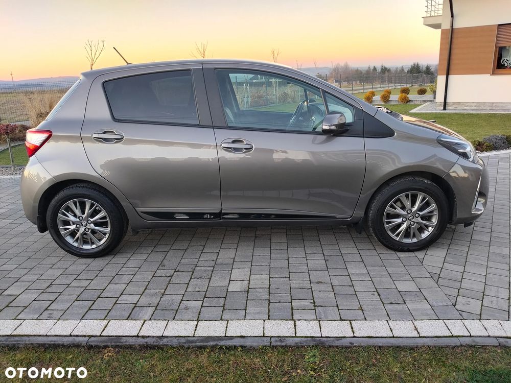 Toyota Yaris 1.5 Premium - 9