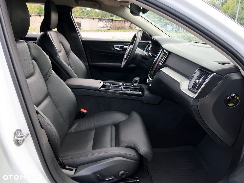 Volvo V60 T6 AWD Plug-In Hybrid Plus Dark - 18