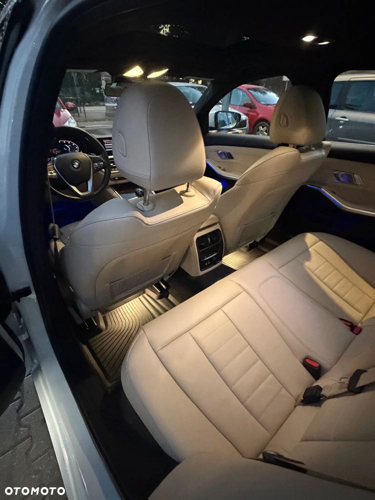 BMW Seria 3 330i Sport Line sport - 13