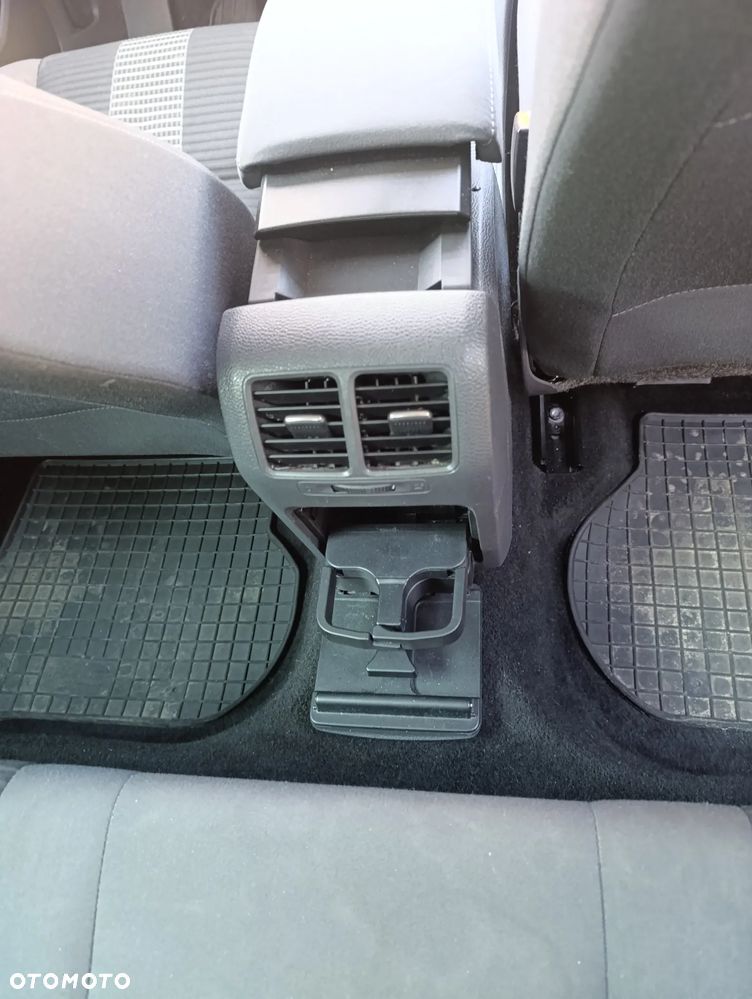 Volkswagen Golf 2.0 TDI DPF United - 14