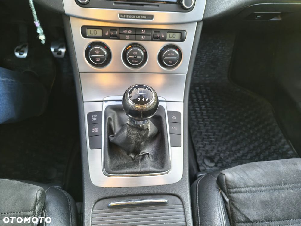 Volkswagen Passat Variant 2.0 TDI DPF Highline - 13