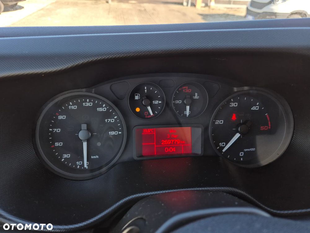Iveco Daily 35S16, skrzynia 4,40 x 2,30m, klimatyzacja, nowa zabudowa - 12