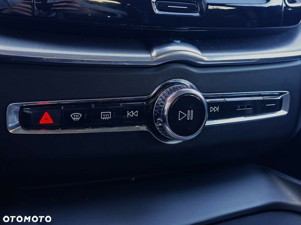 Volvo XC 60 T4 Momentum Pro - 19