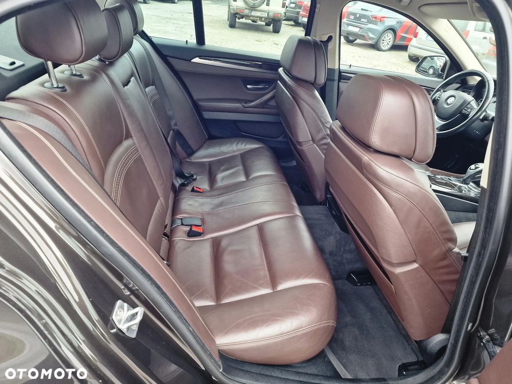 BMW Seria 5 530d xDrive Sport-Aut Luxury Line - 26