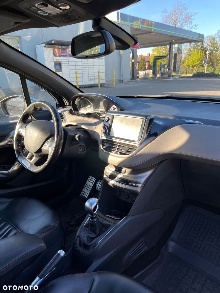 Peugeot 208 - 12