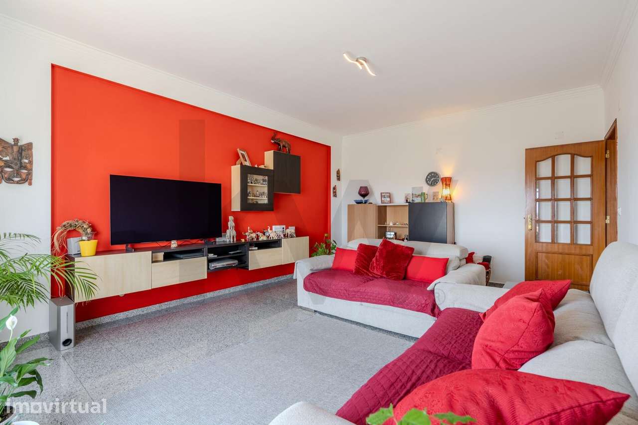 Apartamento T2 com vista desafogada | 105 m2 | Parqueamento 2/3 Carros - Grande imagem: 3/33