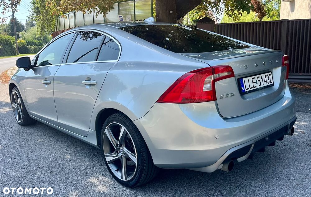 Volvo S60 D2 R-Design - 9