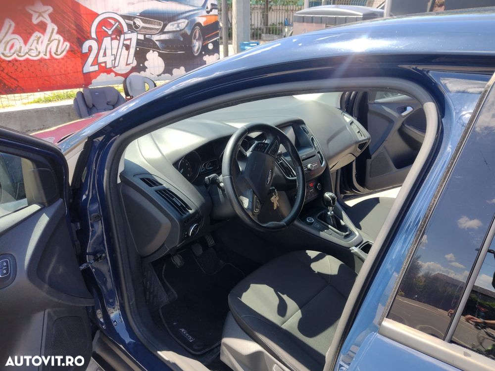 Ford Focus 1.0 EcoBoost Trend Edition - 11