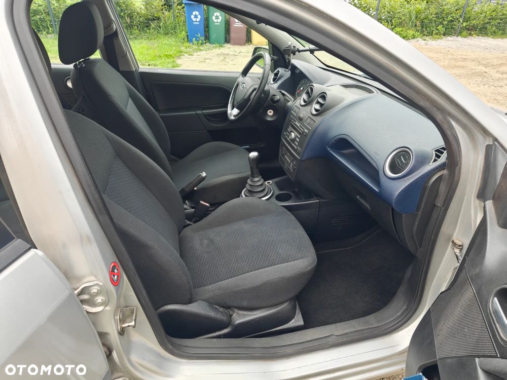 Ford Fiesta - 24