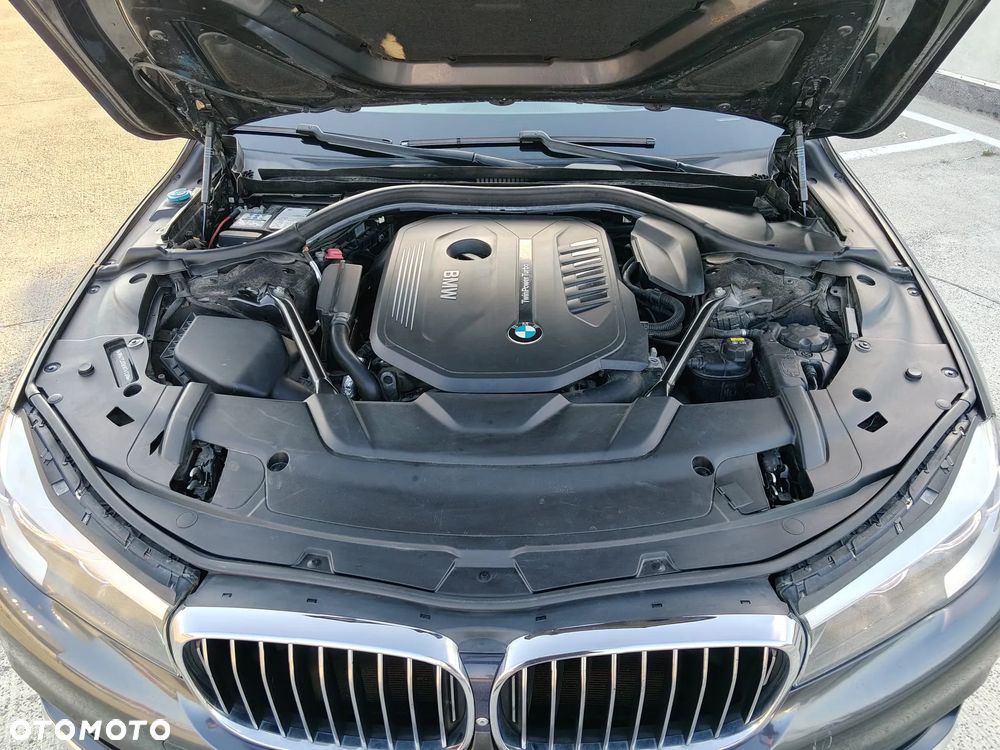 BMW Seria 7 740Li - 33