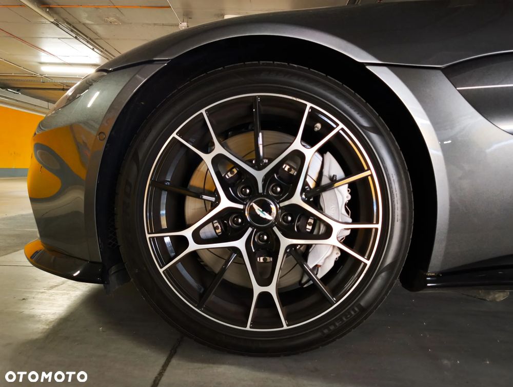 Aston Martin Vantage - 14
