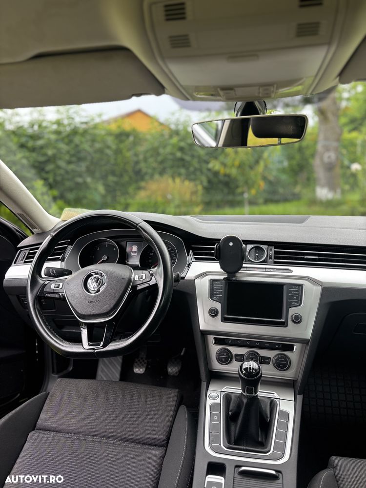 Volkswagen Passat 2.0 TDI Comfortline - 24